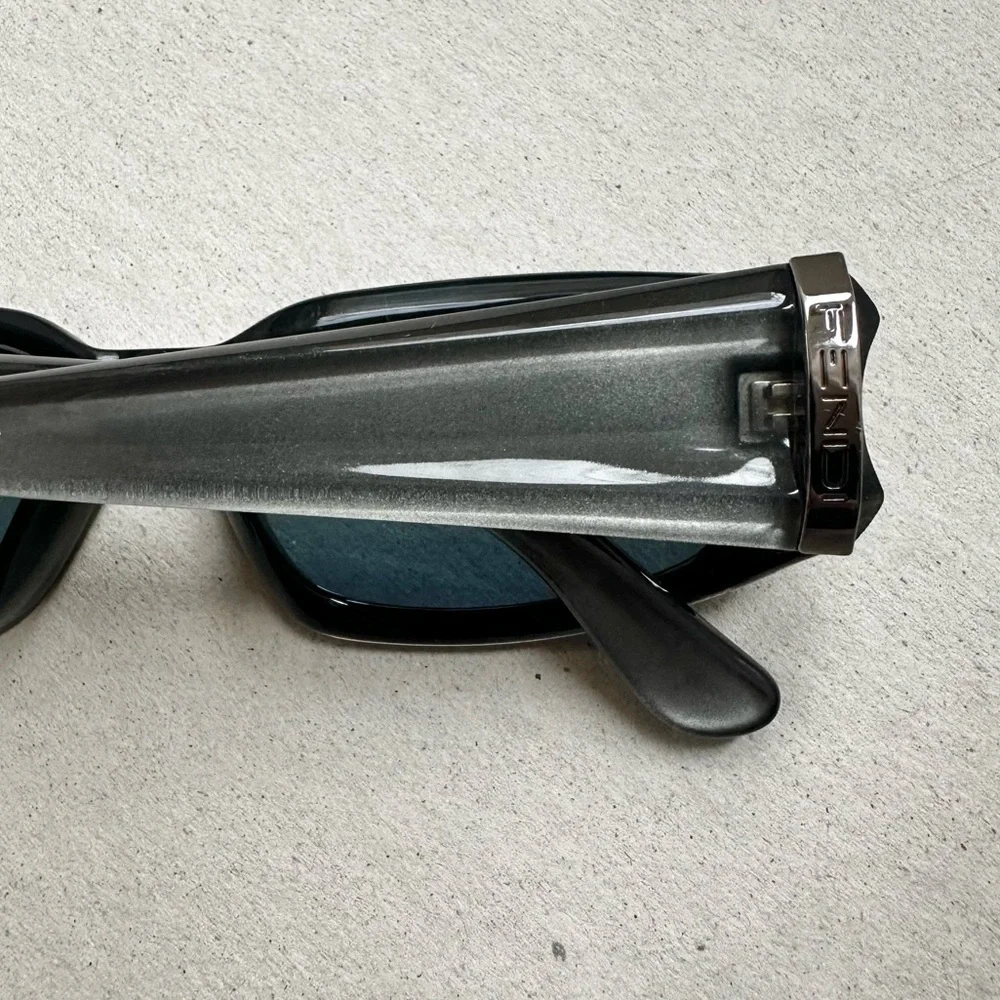 Fendi Sunglasses - Picture 3 of 6
